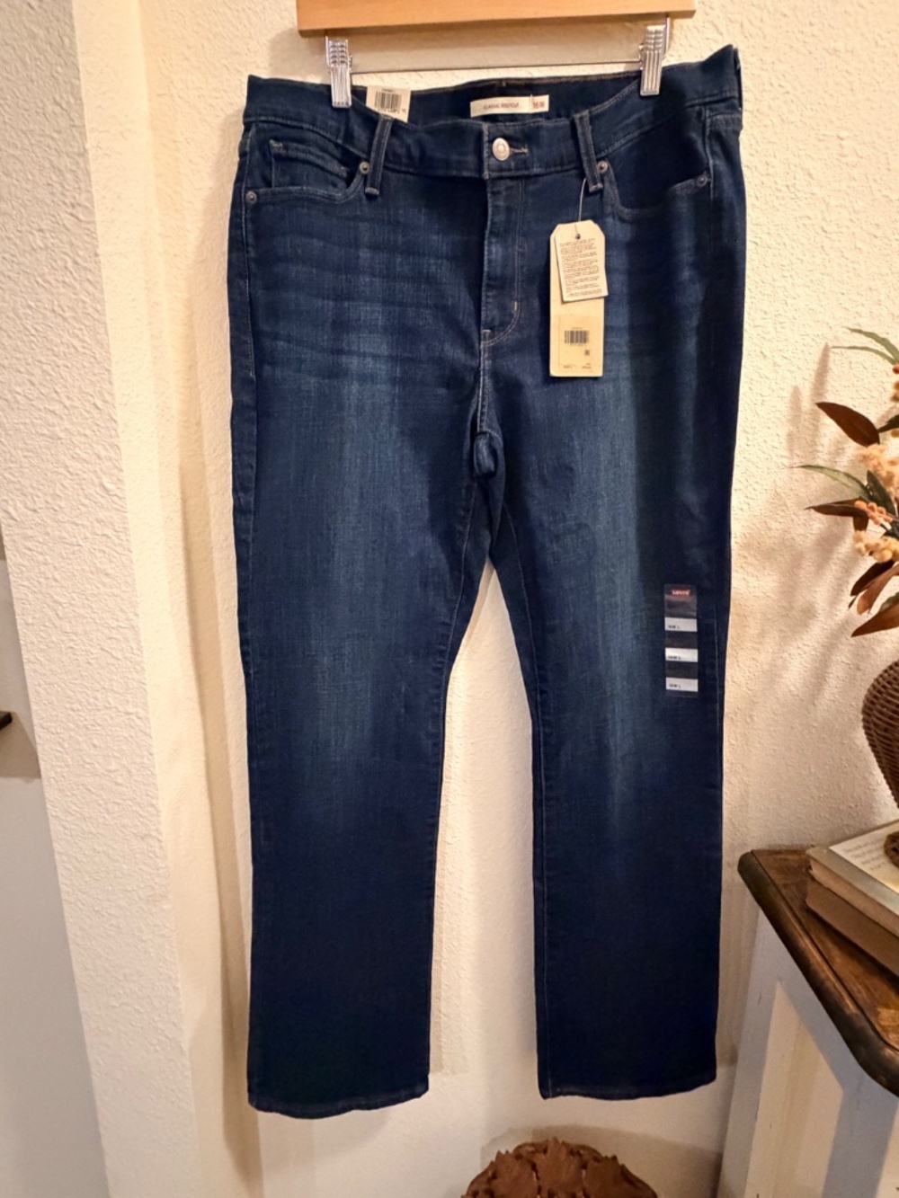 NWT Levi's Classic Bootcut Jeans Mid Rise Stretch - Size 16W (34" Inseam) - Picture 4 of 8